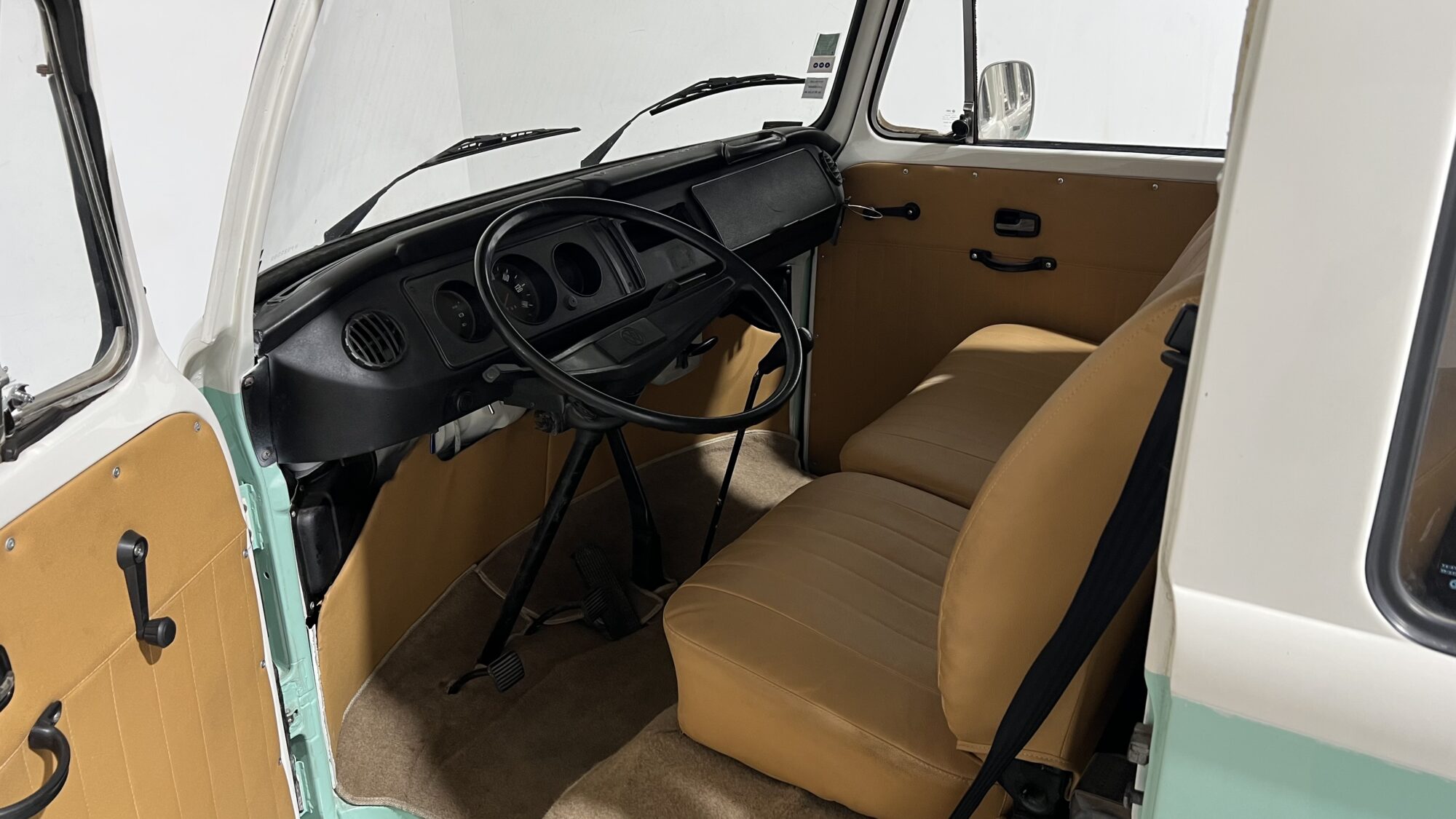 VOLKSWAGEN VW COMBI T2 BAY WINDOW 9 PLACES – Image 12