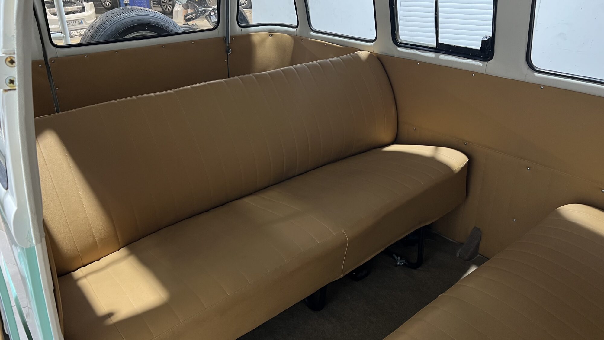 VOLKSWAGEN VW COMBI T2 BAY WINDOW 9 PLACES – Image 19