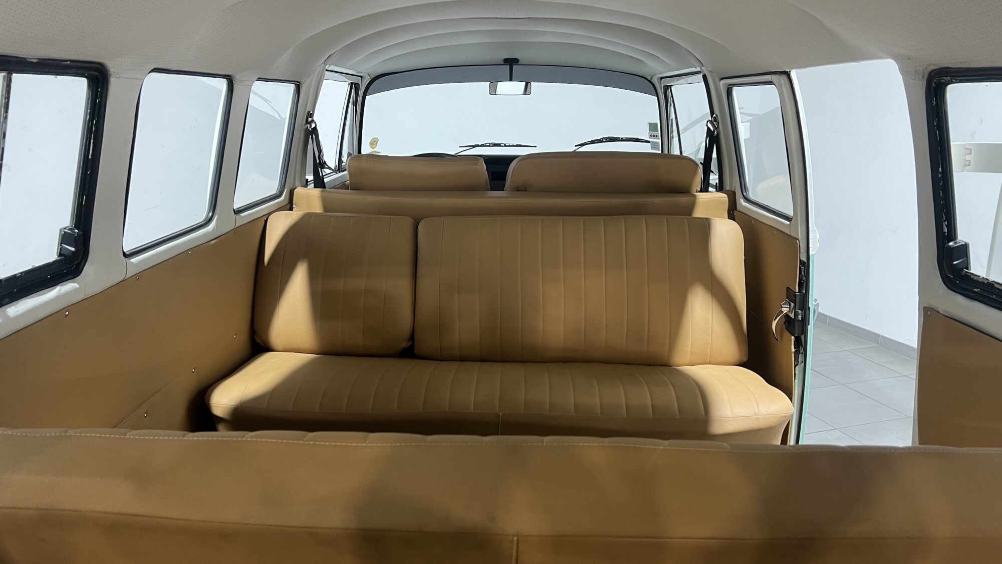 VOLKSWAGEN VW COMBI T2 BAY WINDOW 9 PLACES – Image 17
