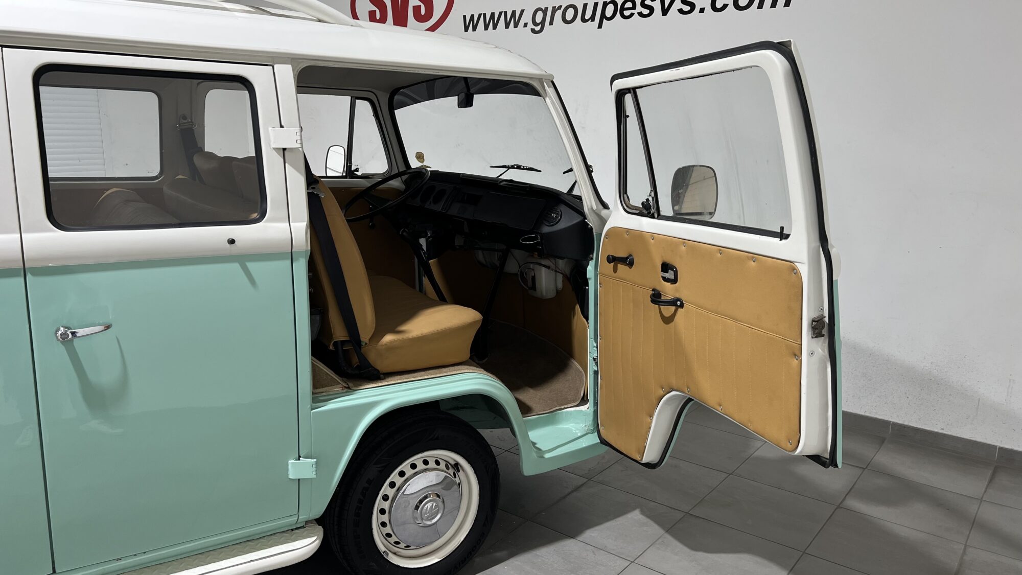 VOLKSWAGEN VW COMBI T2 BAY WINDOW 9 PLACES – Image 15