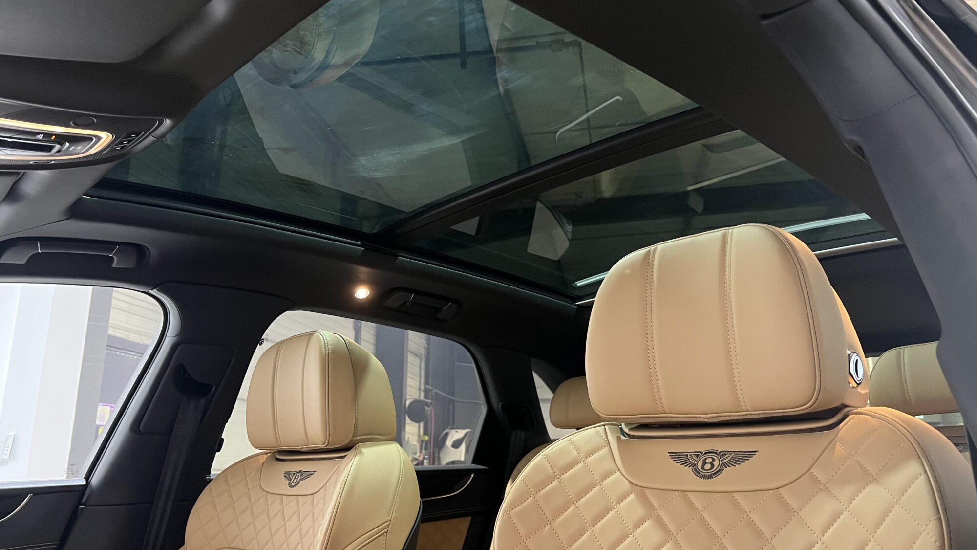 BENTLEY BENTAYGA W12 6.0 608 CH BVA + 41 124 EUROS D'OPTIONS – Image 18