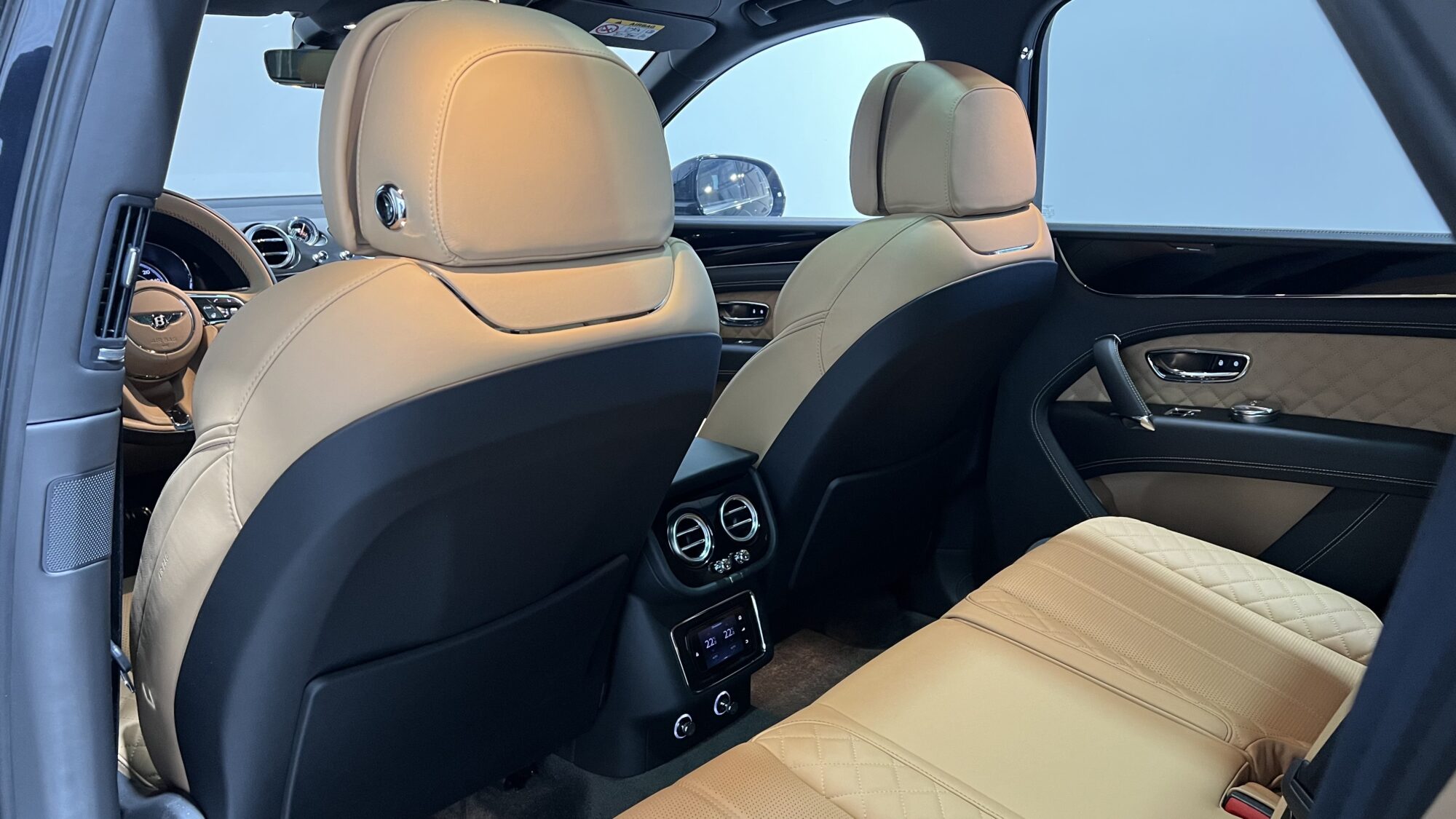 BENTLEY BENTAYGA W12 6.0 608 CH BVA + 41 124 EUROS D'OPTIONS – Image 13