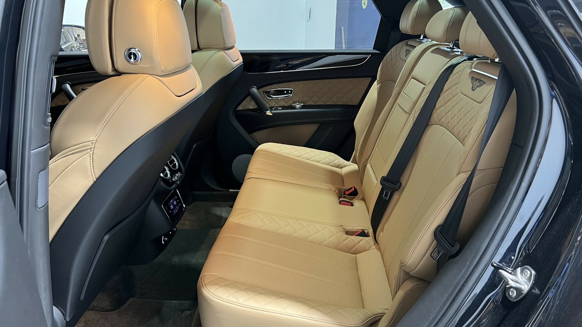 BENTLEY BENTAYGA W12 6.0 608 CH BVA + 41 124 EUROS D'OPTIONS – Image 14