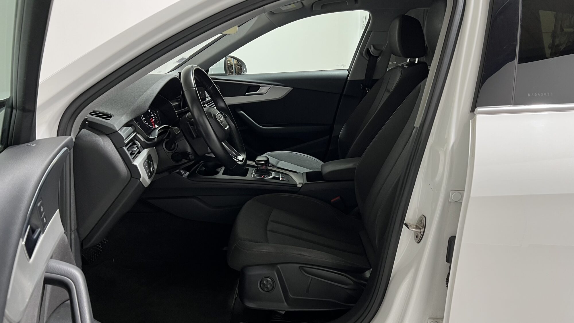 AUDI A4 AVANT 30 TDI MILD HYBRID + 4 855 EUROS D'OPTIONS – Image 13