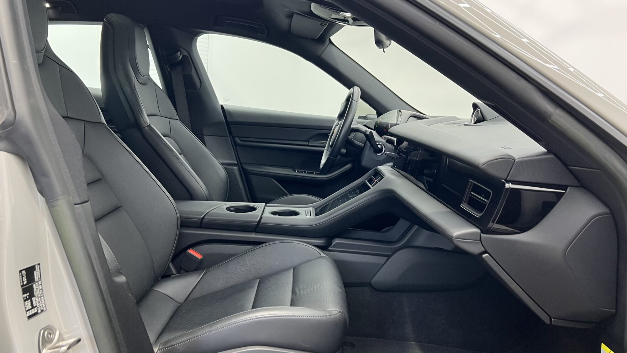 PORSCHE TAYCAN CROSS TURISMO 4 + 10 534 EUROS D'OPTIONS – Image 14