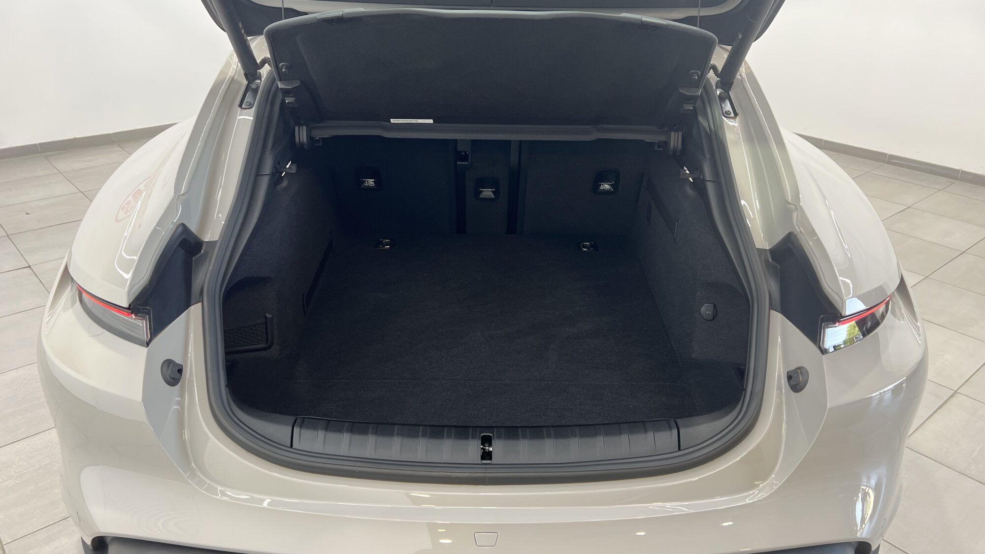 PORSCHE TAYCAN CROSS TURISMO 4 + 10 534 EUROS D'OPTIONS – Image 11