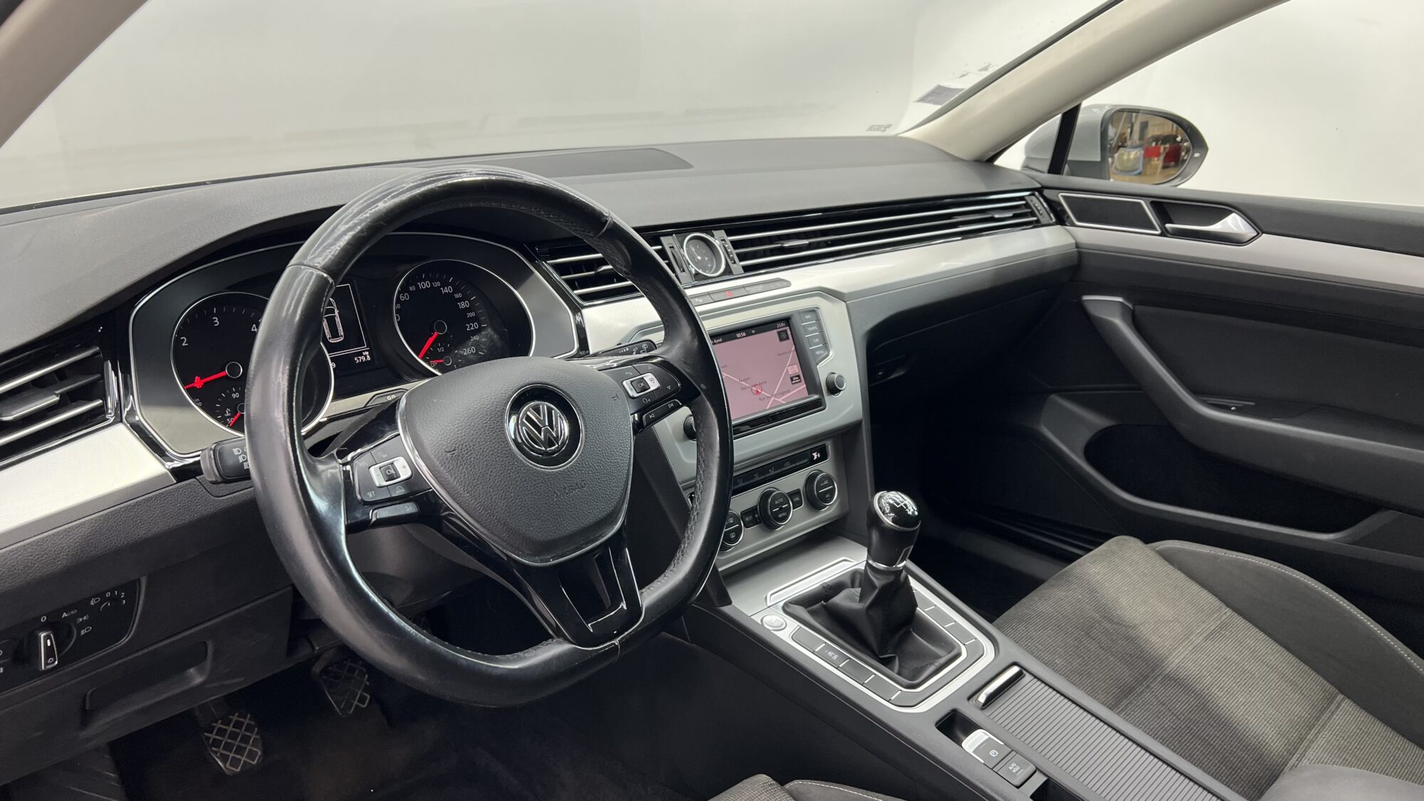 VOLKSWAGEN PASSAT SW 1.6 TDI 120 BMT CONFORTLINE + 1 920 EUROS D'OPTIONS – Image 12