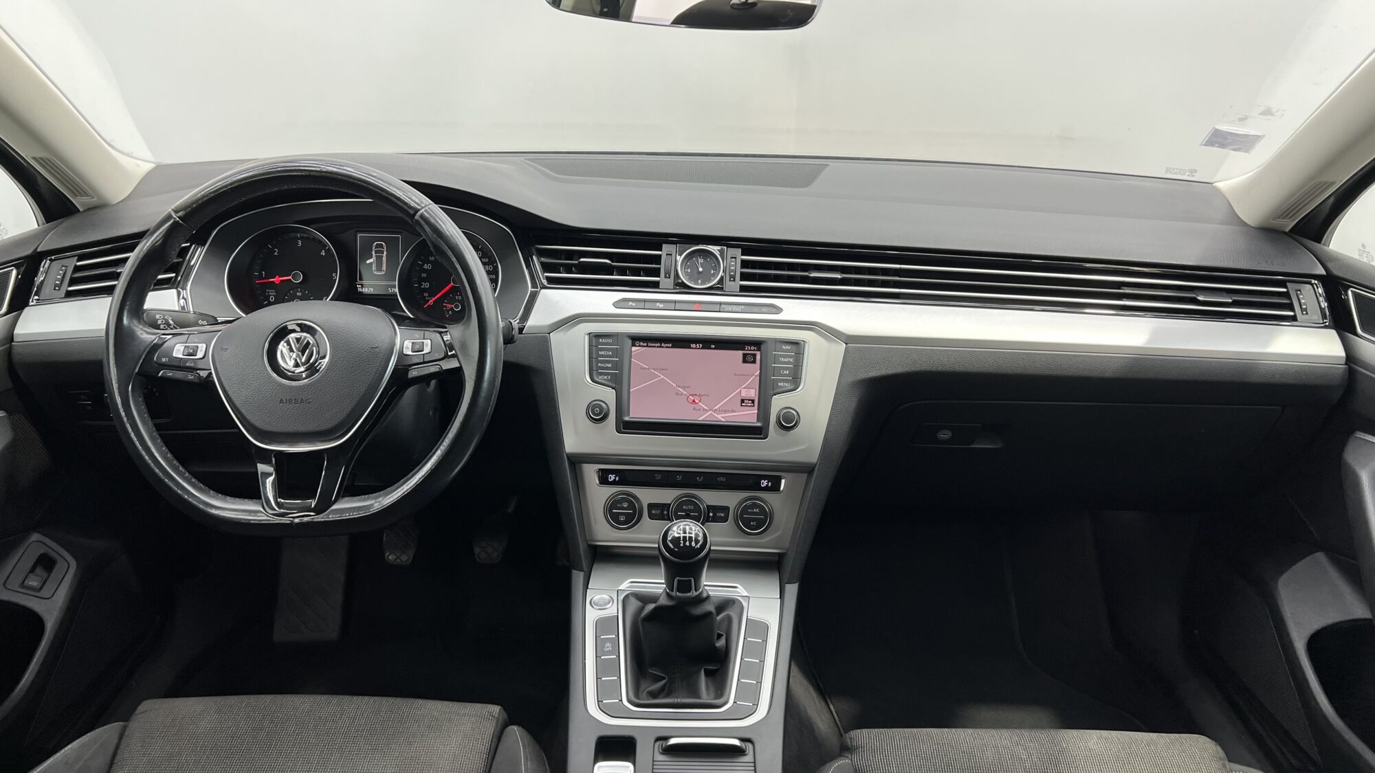 VOLKSWAGEN PASSAT SW 1.6 TDI 120 BMT CONFORTLINE + 1 920 EUROS D'OPTIONS – Image 14
