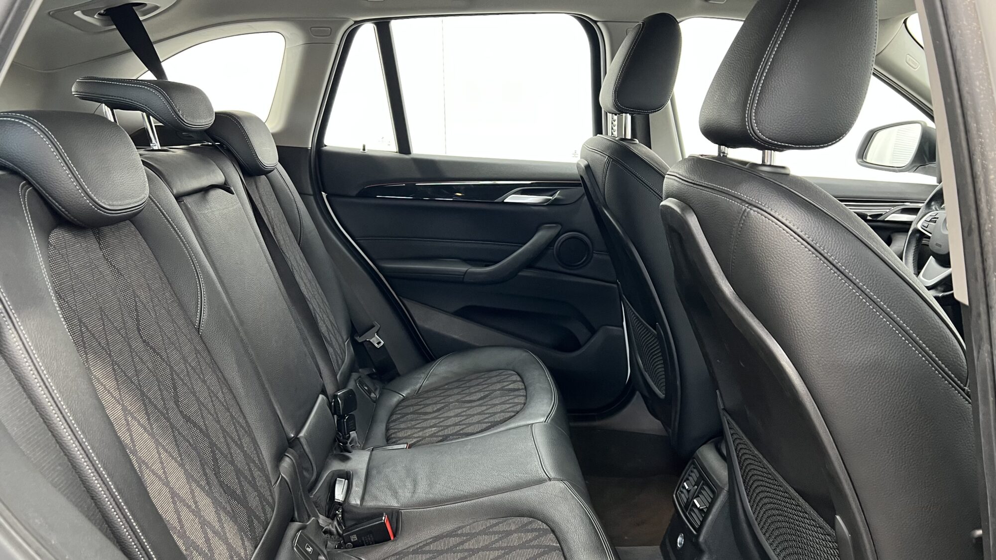 BMW X1 F48 SDIRVE 18D 150CH BVA8 XLINE + 750 EUROS D'OPTIONS – Image 14