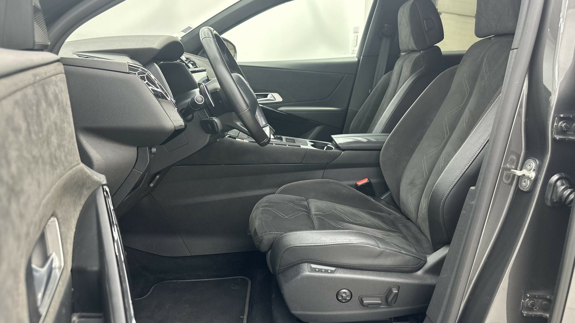 DS7 CROSSBACK PERFORMANCE LINE+ 180CH EAT8 + 3390 EUROS D'OPTIONS – Image 15