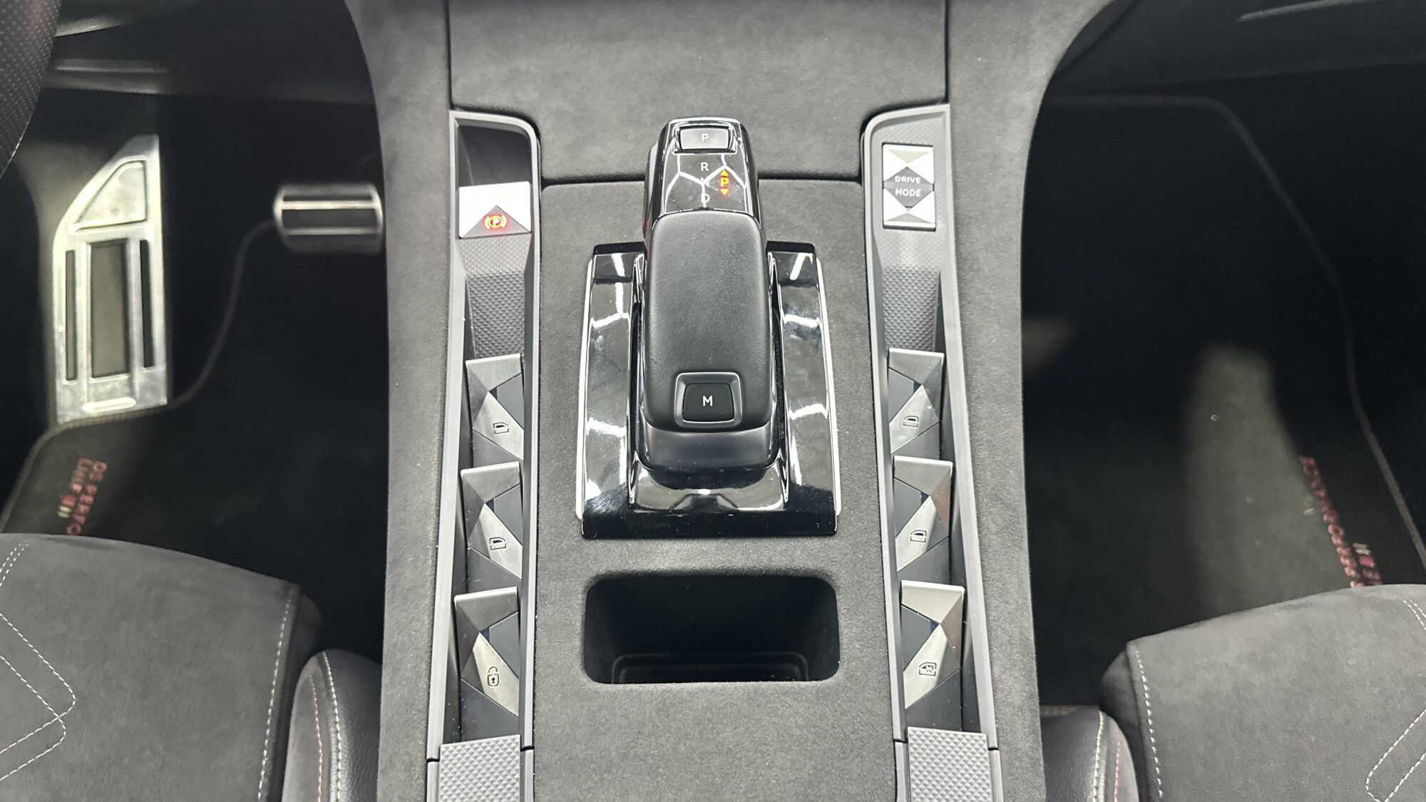 DS7 CROSSBACK PERFORMANCE LINE+ 180CH EAT8 + 3390 EUROS D'OPTIONS – Image 18