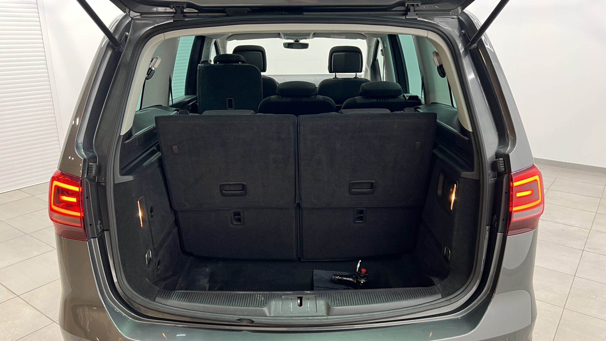 VOLKSWAGEN SHARAN 2.0 TDI 150 BLUEMOTION TECHNOLOGY DSG6 ALLSTAR + 1908 EUROS D'OPTIONS – Image 9