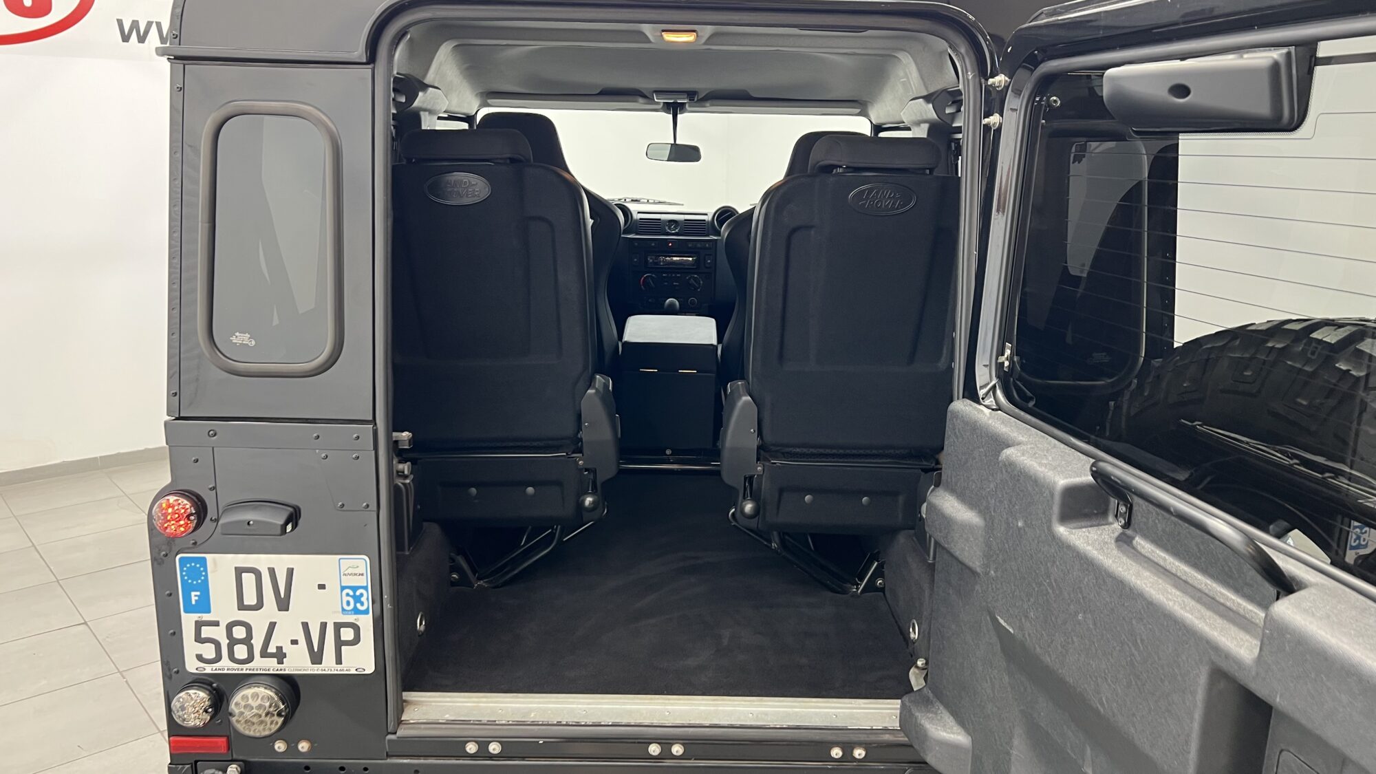 LAND ROVER DEFENDER 90 STATION WAGON MARK VI 122CH + 16 330 EUROS D'OPTIONS – Image 12