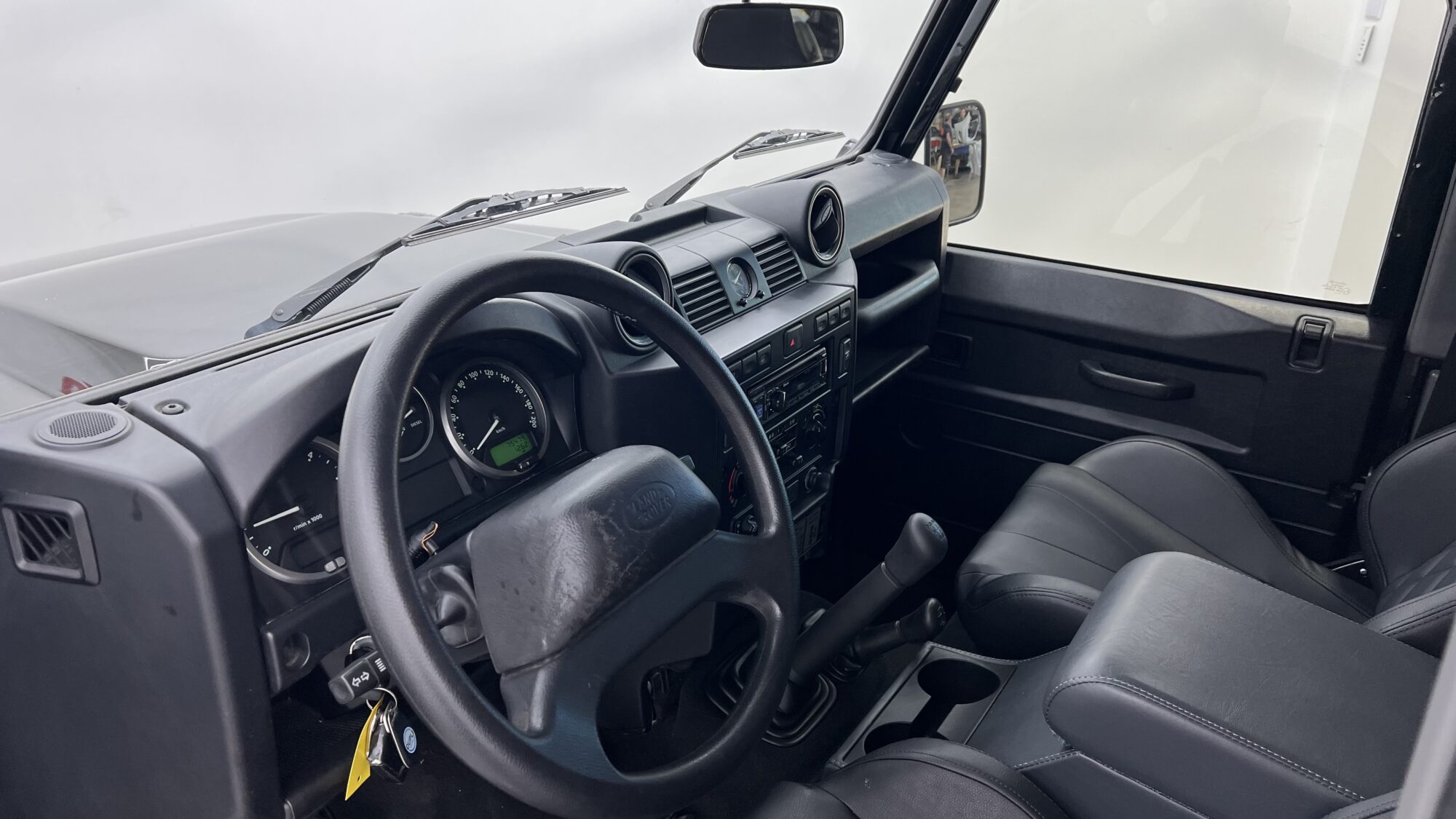 LAND ROVER DEFENDER 90 STATION WAGON MARK VI 122CH + 16 330 EUROS D'OPTIONS – Image 14