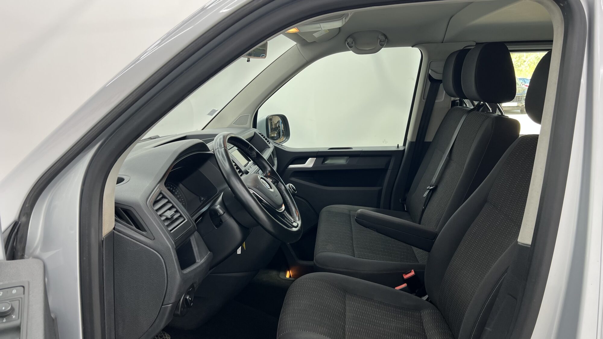 VOLKSWAGEN CARAVELLE 4 MOTION 2.0 TDI 150CH 9 PLACES LONG + 4856 EUROS D'OPTIONS – Image 13