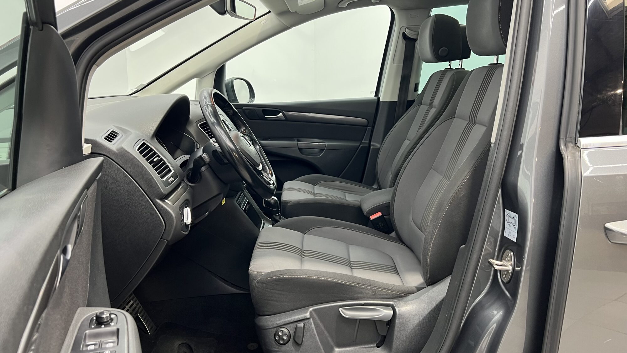VOLKSWAGEN SHARAN 2.0 TDI 150 BLUEMOTION TECHNOLOGY DSG6 ALLSTAR + 1908 EUROS D'OPTIONS – Image 13