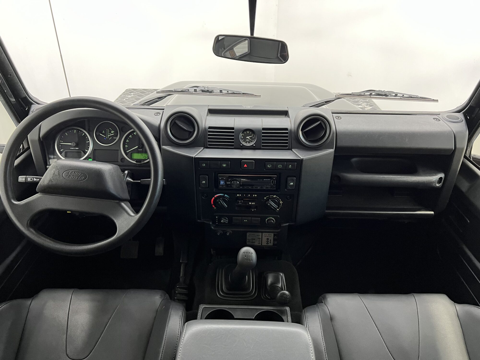 LAND ROVER DEFENDER 90 STATION WAGON MARK VI 122CH + 16 330 EUROS D'OPTIONS – Image 16
