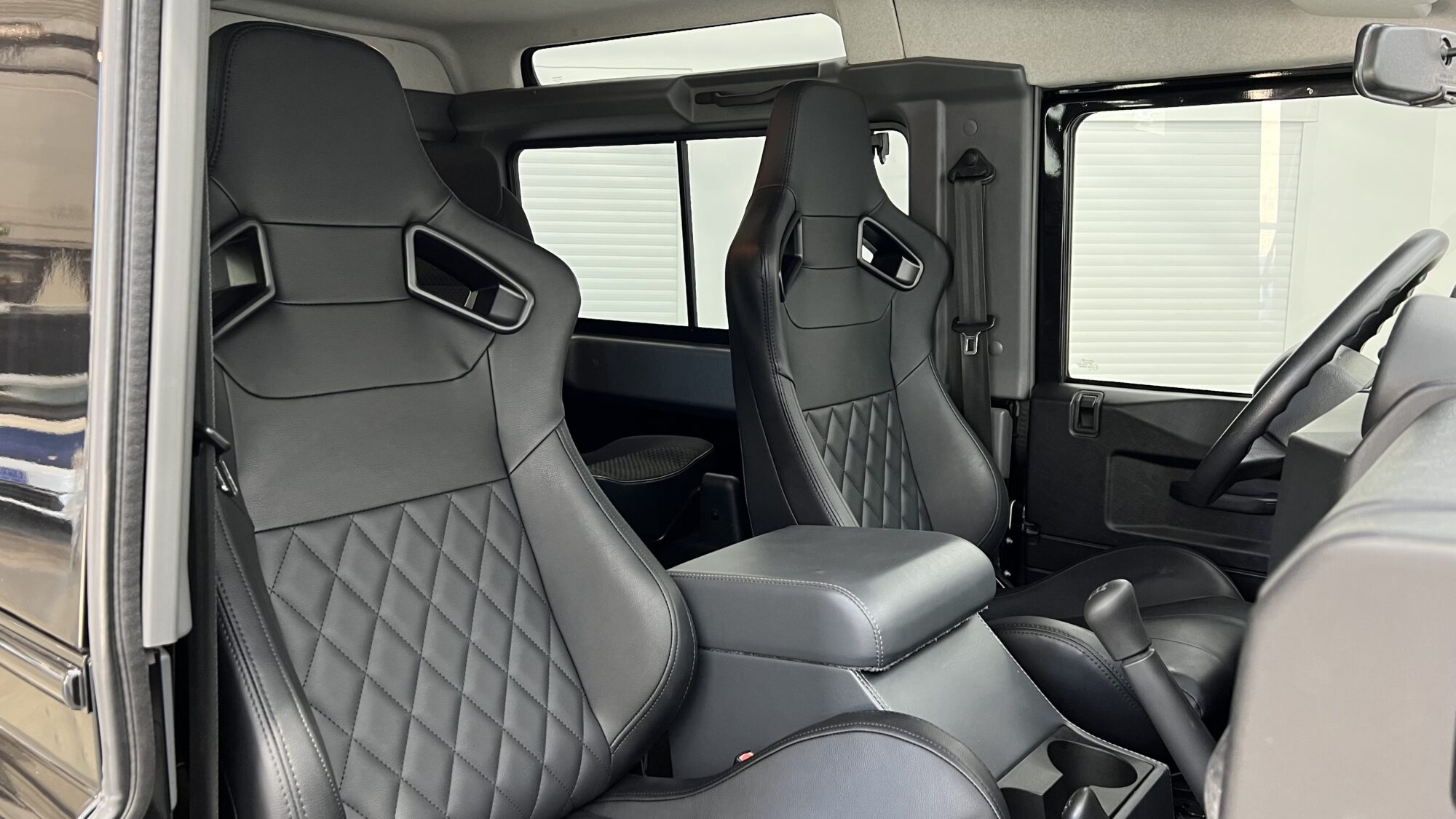 LAND ROVER DEFENDER 90 STATION WAGON MARK VI 122CH + 16 330 EUROS D'OPTIONS – Image 19