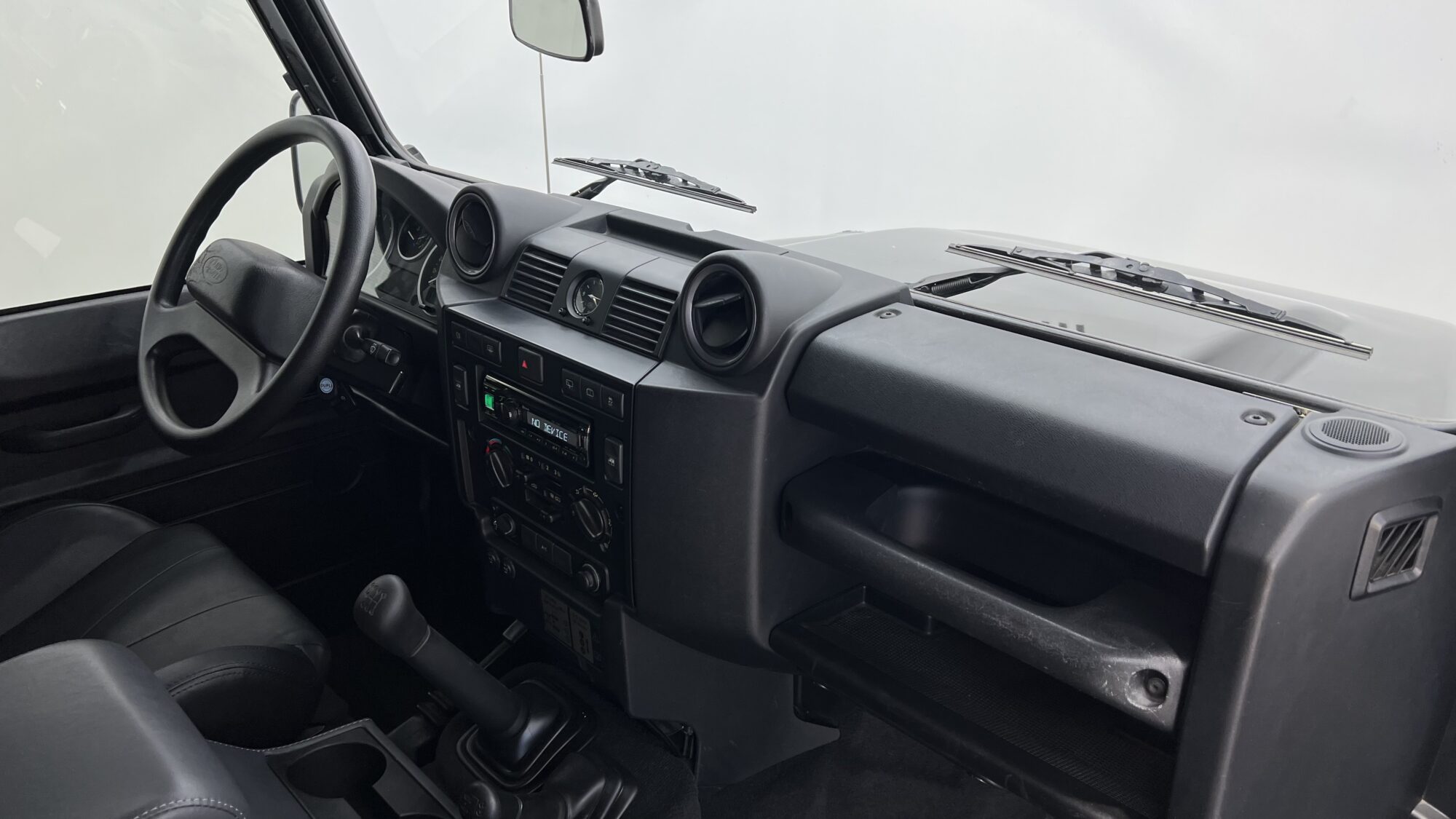 LAND ROVER DEFENDER 90 STATION WAGON MARK VI 122CH + 16 330 EUROS D'OPTIONS – Image 21