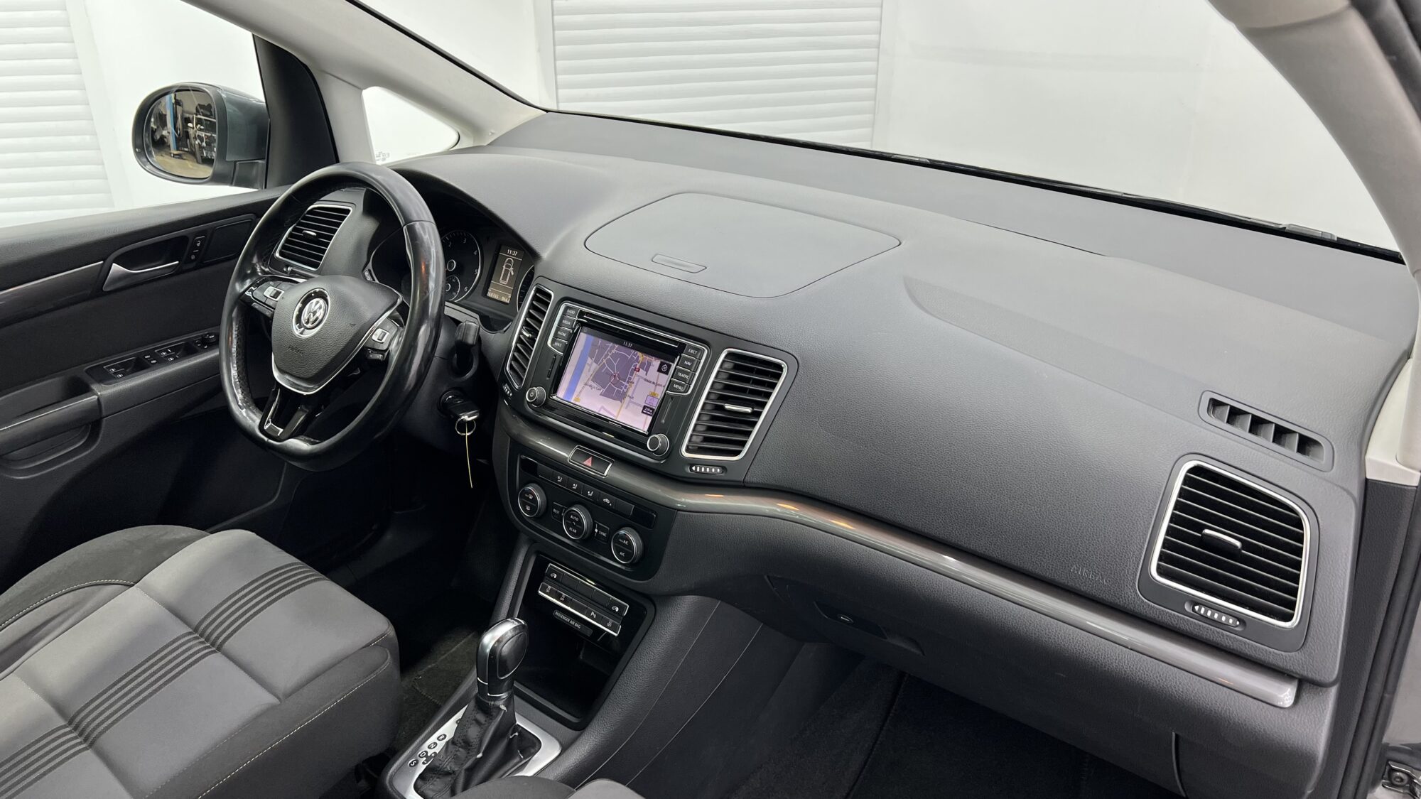 VOLKSWAGEN SHARAN 2.0 TDI 150 BLUEMOTION TECHNOLOGY DSG6 ALLSTAR + 1908 EUROS D'OPTIONS – Image 20