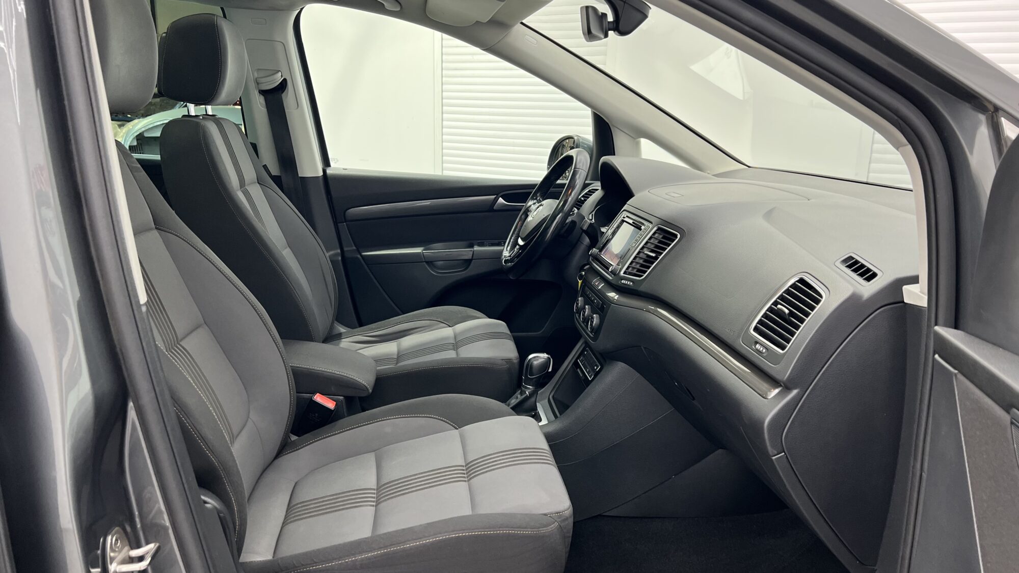 VOLKSWAGEN SHARAN 2.0 TDI 150 BLUEMOTION TECHNOLOGY DSG6 ALLSTAR + 1908 EUROS D'OPTIONS – Image 21