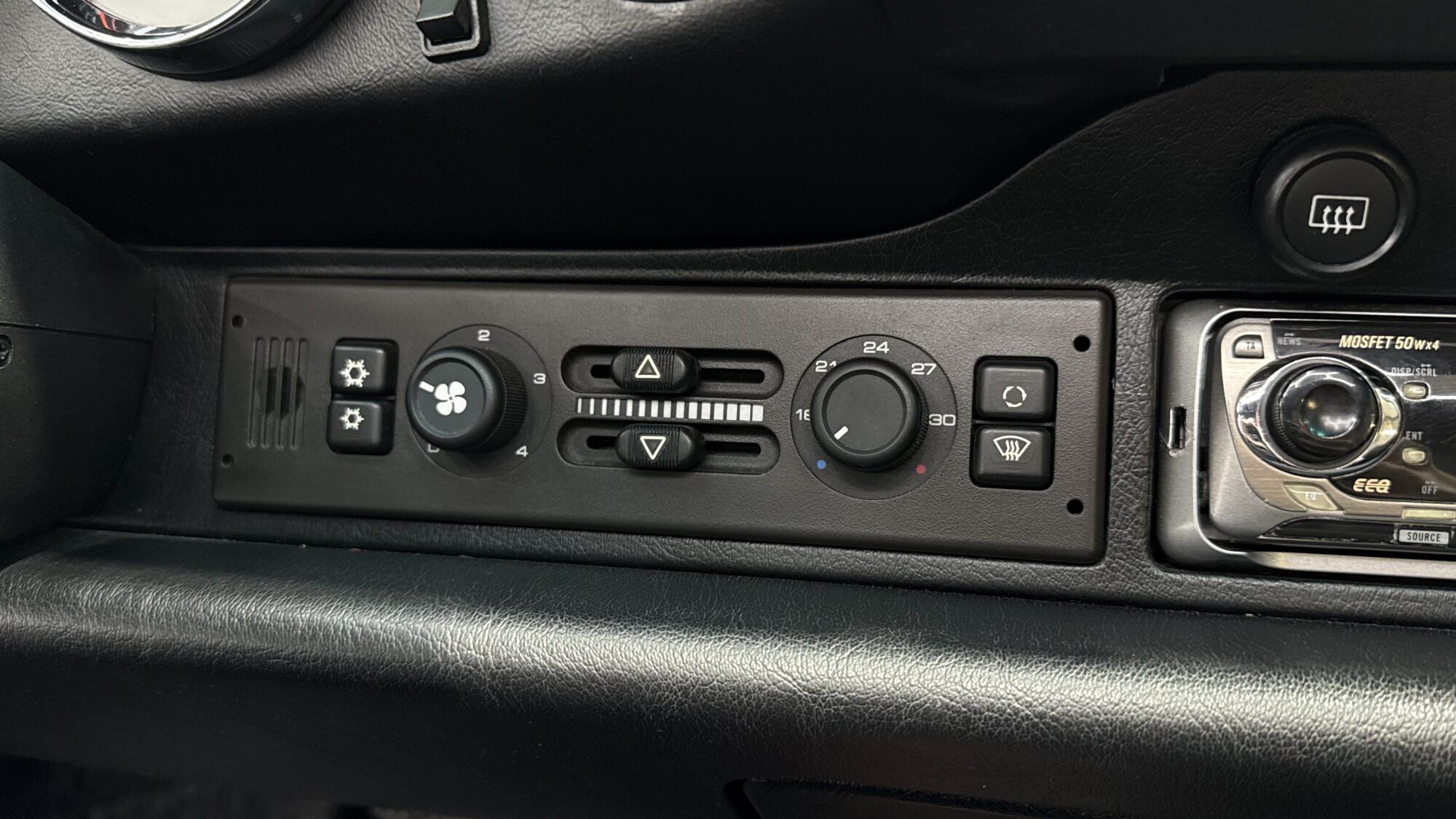 PORSCHE 911 COUPE CARRERA 993 272CH – Image 23