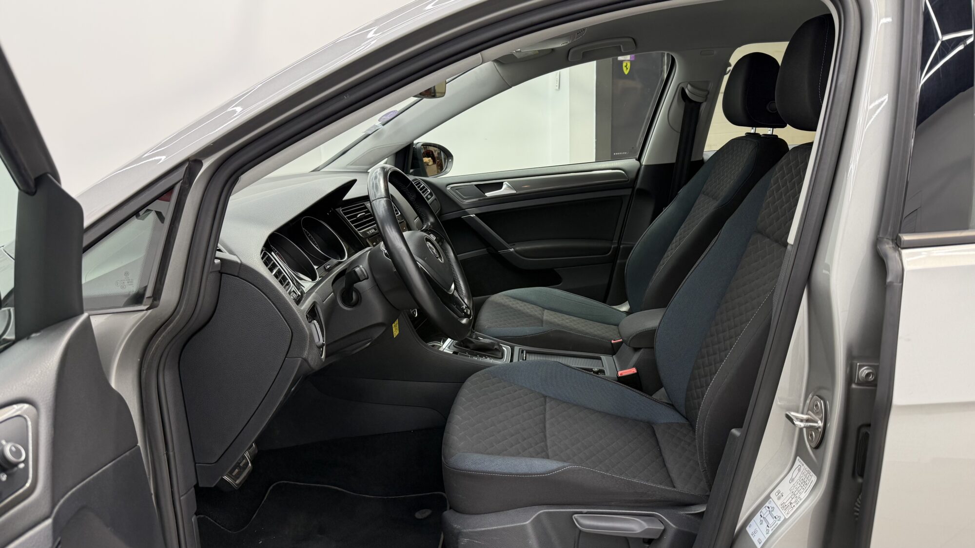 VOLKSWAGEN GOLF 1.5TSI 150 EVO DSG7 IQ.DRIVE + 890 EUROS D'OPTIONS – Image 13