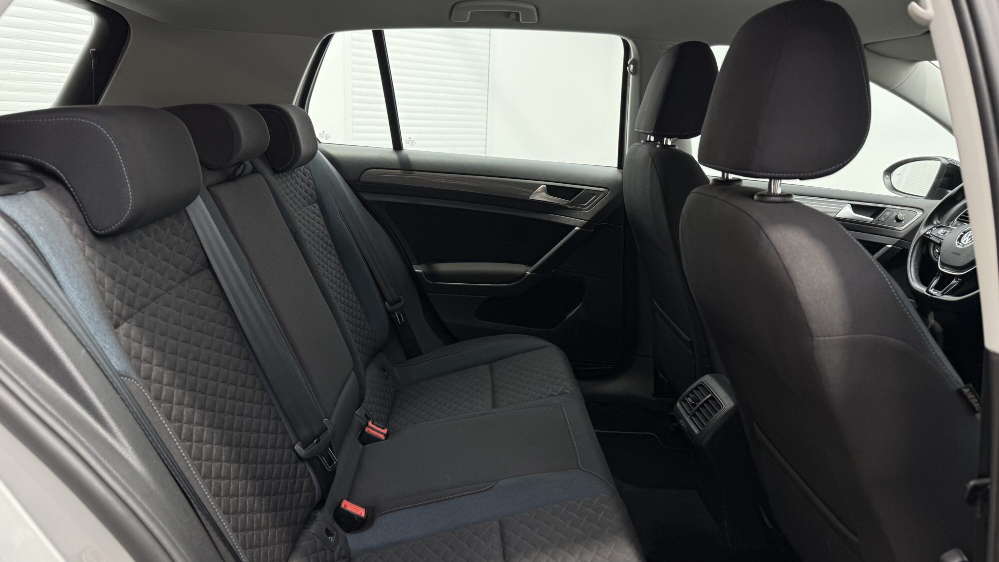 VOLKSWAGEN GOLF 1.5TSI 150 EVO DSG7 IQ.DRIVE + 890 EUROS D'OPTIONS – Image 18