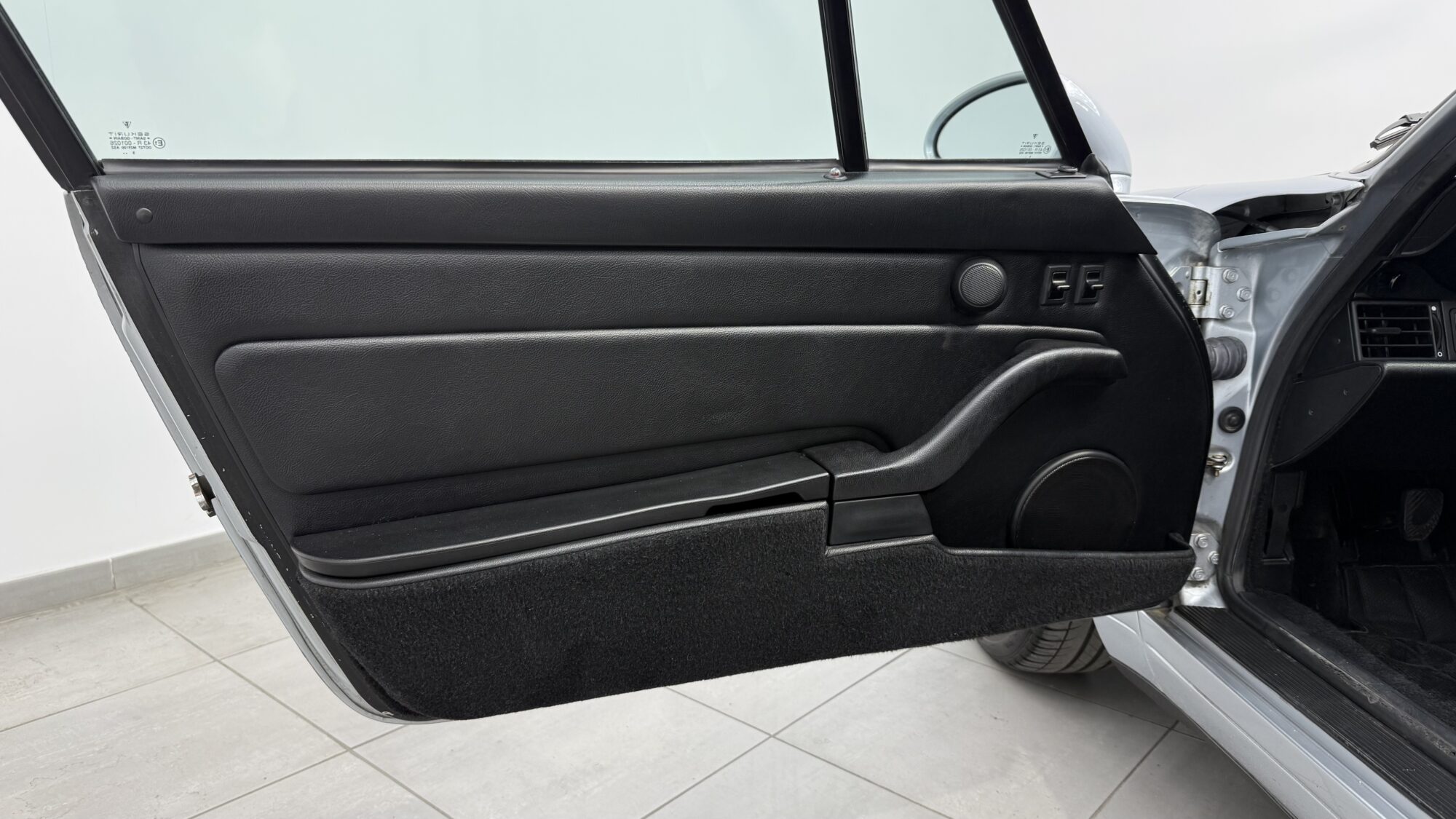 PORSCHE 911 COUPE CARRERA 993 272CH – Image 15