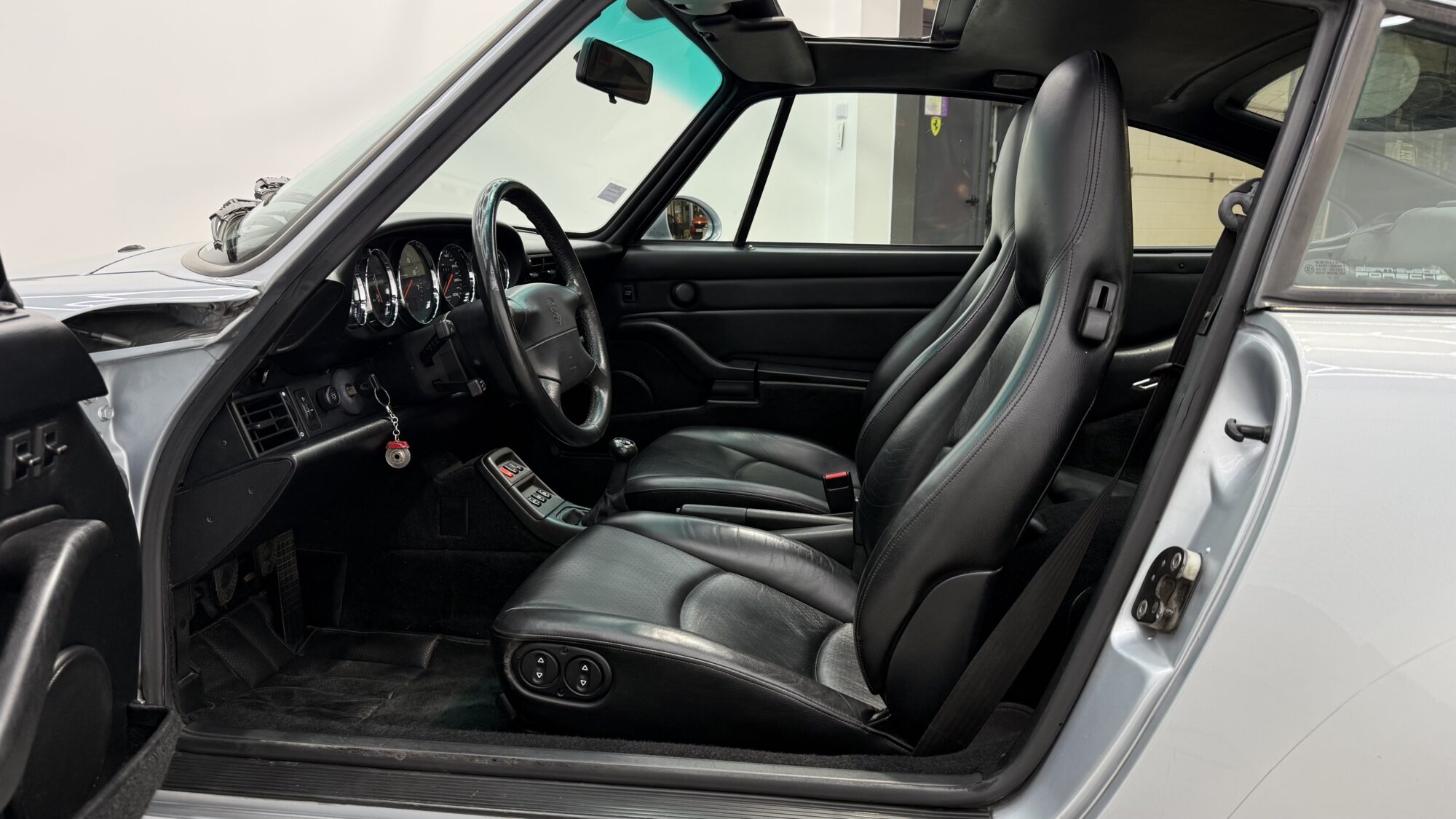 PORSCHE 911 COUPE CARRERA 993 272CH – Image 16