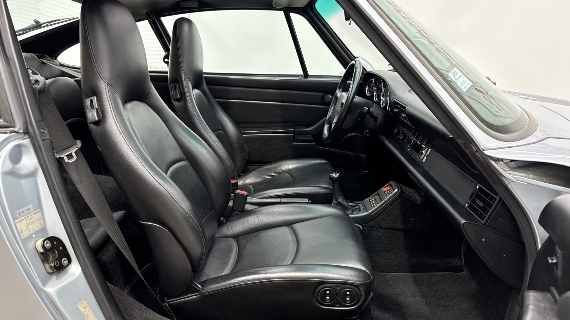 PORSCHE 911 COUPE CARRERA 993 272CH – Image 20